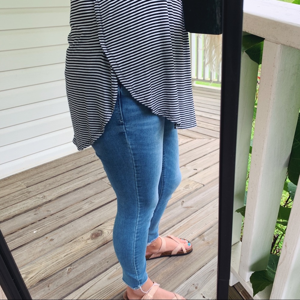 Detailed Striped Tank Top - Picture 2 of 5
